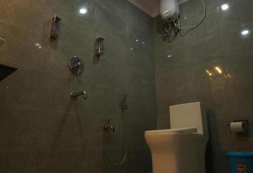 חדר דלוקס, Mtown