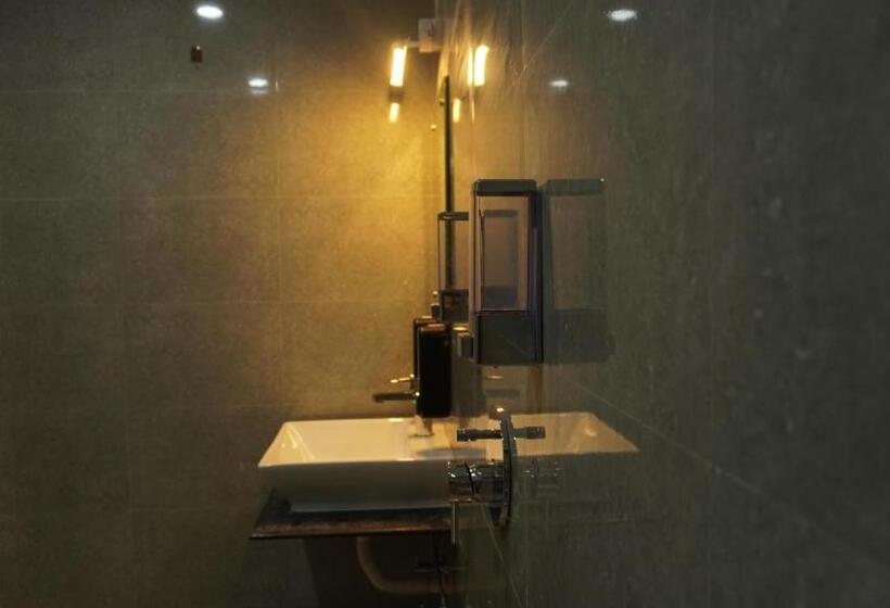 חדר דלוקס, Mtown