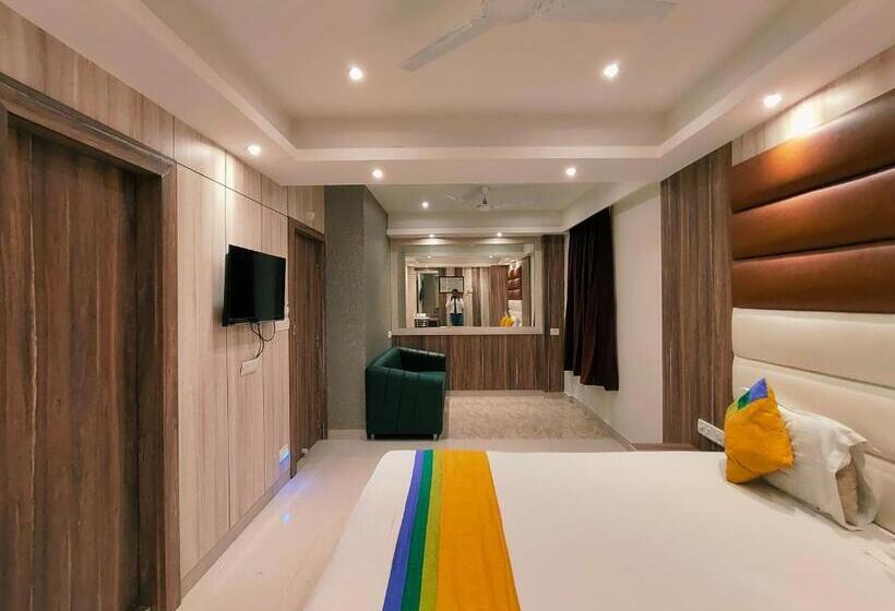 جناح سوبيريور, Steam