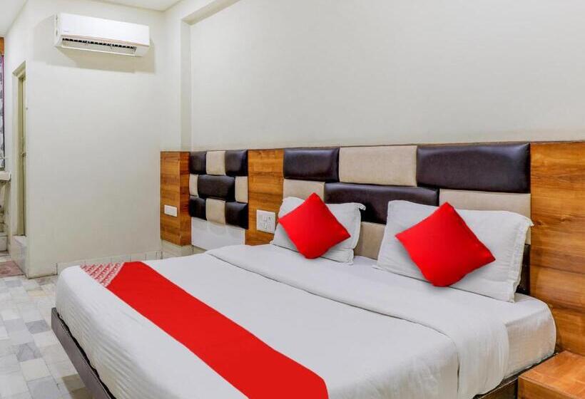 اتاق کلاسیک سه تخته, Oyo Hotel Asopalav