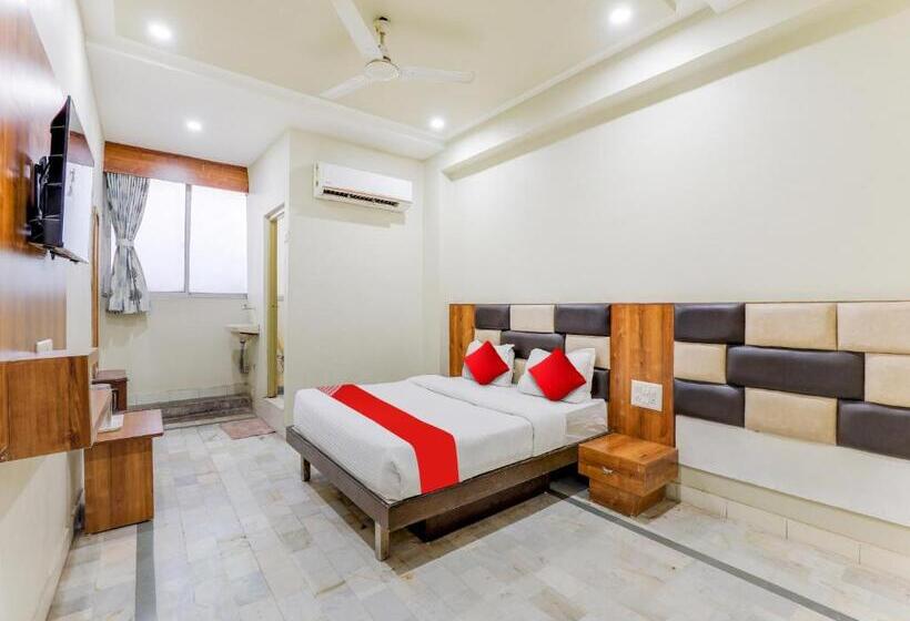 اتاق کلاسیک سه تخته, Oyo Hotel Asopalav