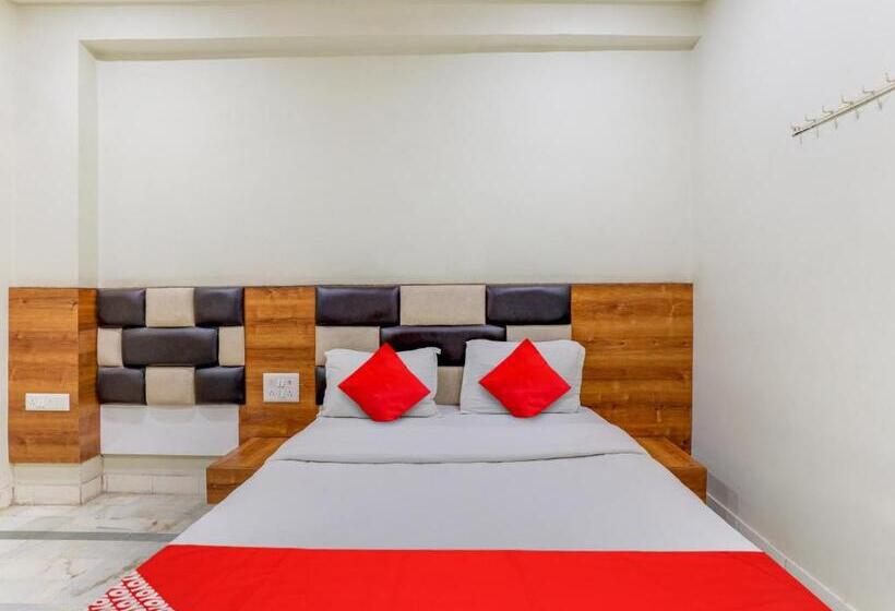 اتاق کلاسیک سه تخته, Oyo Hotel Asopalav