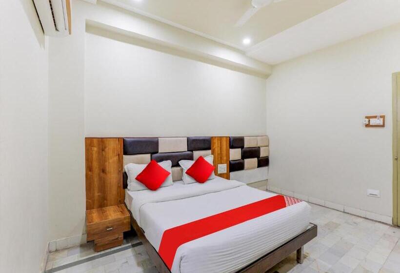 اتاق کلاسیک سه تخته, Oyo Hotel Asopalav