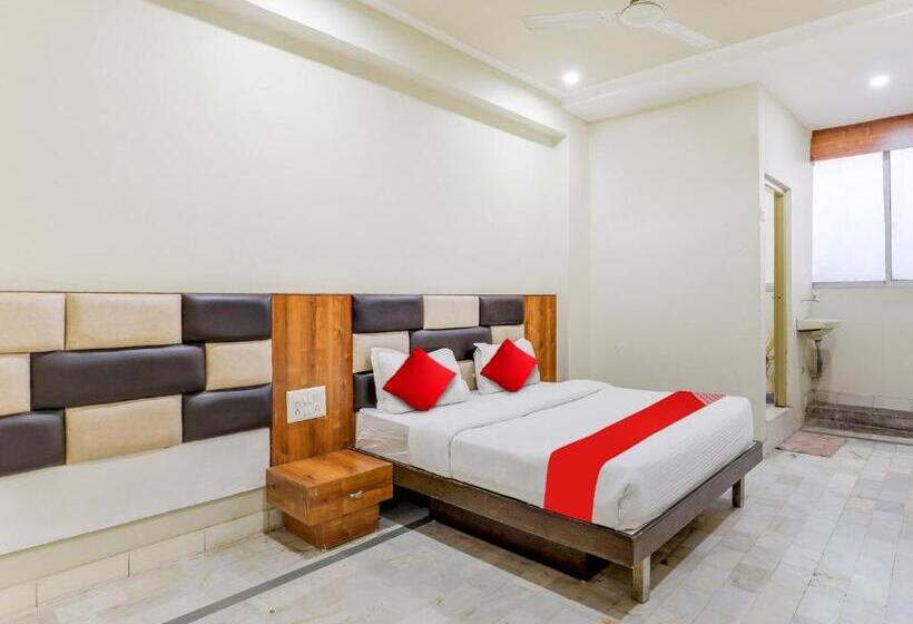 اتاق کلاسیک سه تخته, Oyo Hotel Asopalav