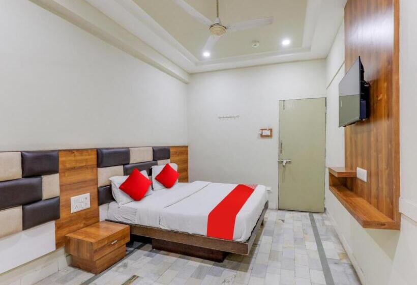 اتاق کلاسیک سه تخته, Oyo Hotel Asopalav