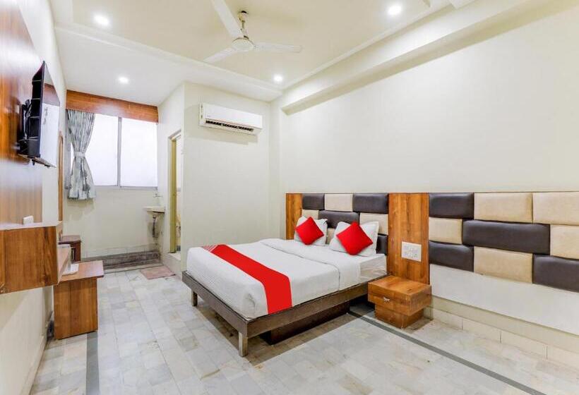 اتاق کلاسیک سه تخته, Oyo Hotel Asopalav