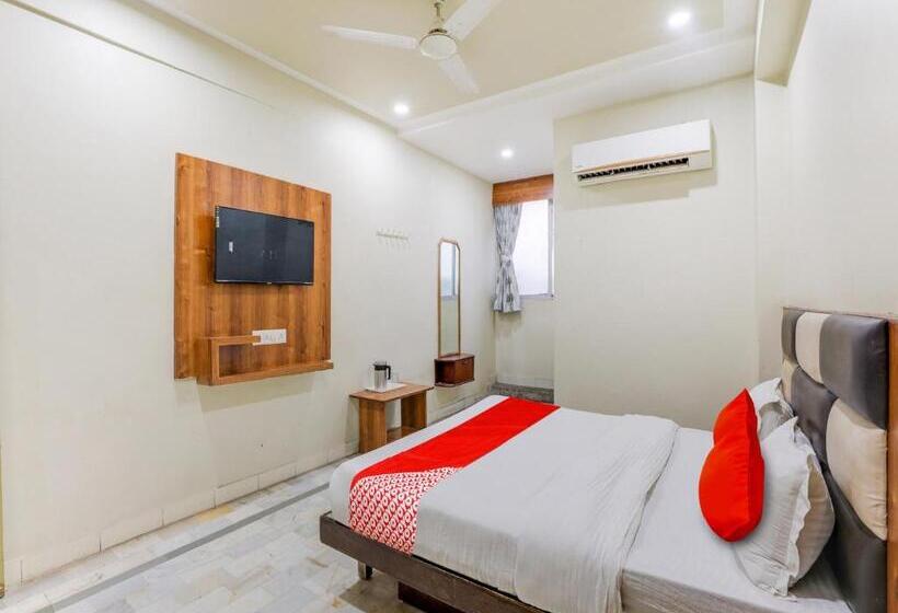 اتاق کلاسیک سه تخته, Oyo Hotel Asopalav