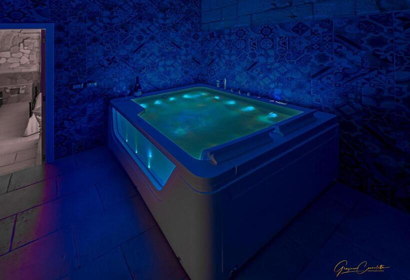 חדר סטנדרט עם ג'קוזי, Victoria Luxury Suite