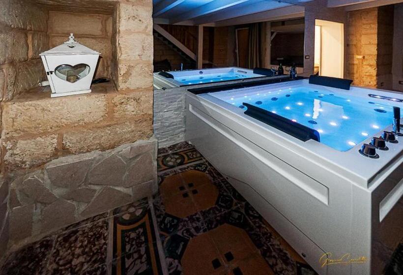 חדר סטנדרט עם ג'קוזי, Victoria Luxury Suite