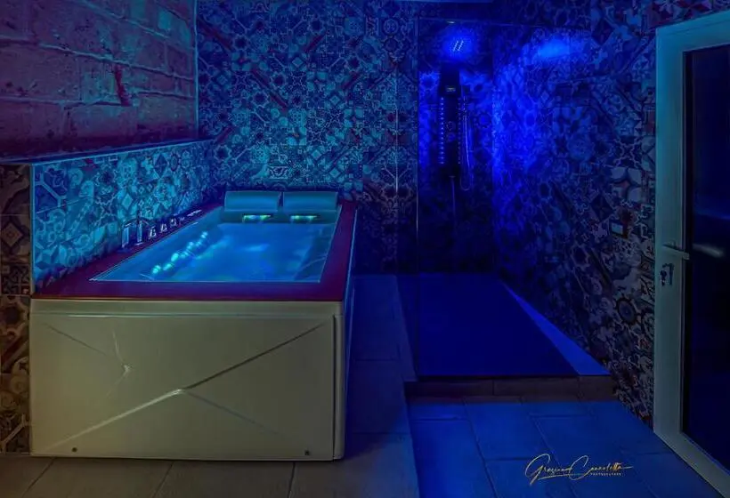 キングサイズベッドのスタンダードルーム, Victoria Luxury Suite