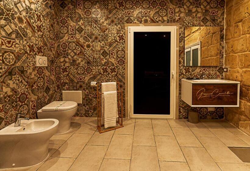 חדר סטנדרט עם מיטת קינג, Victoria Luxury Suite