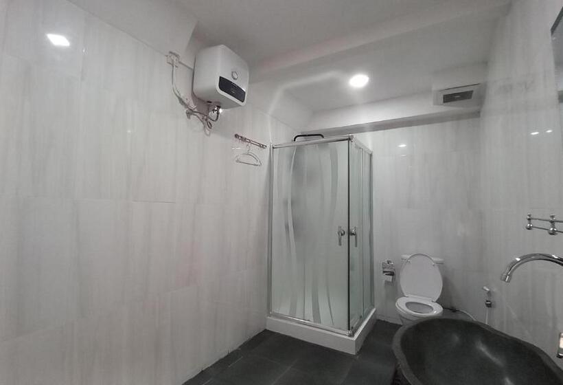 Полулюкс Вид на Море, Dc Hotel & Hostel