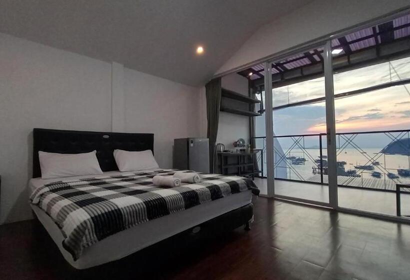 Полулюкс Вид на Море, Dc Hotel & Hostel