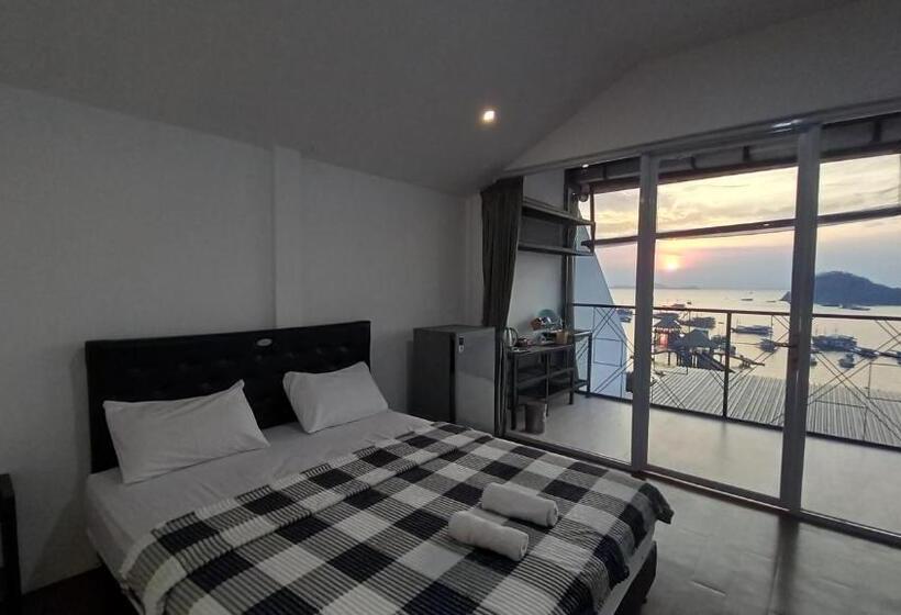 Полулюкс Вид на Море, Dc Hotel & Hostel