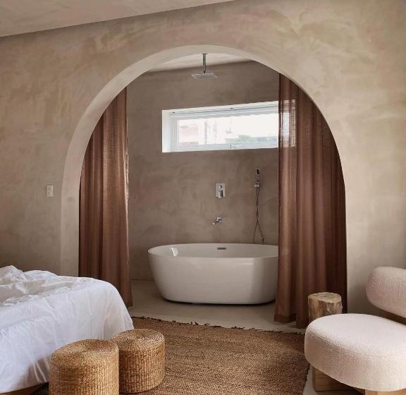 اتاق استاندارد با بالکن, Ambergris