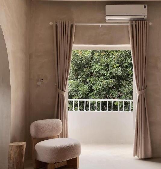 اتاق استاندارد با بالکن, Ambergris