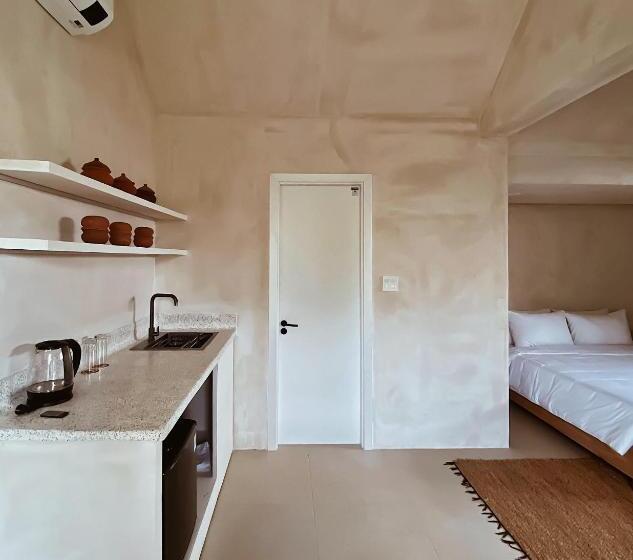 اتاق استاندارد با چشمانداز باغ, Ambergris