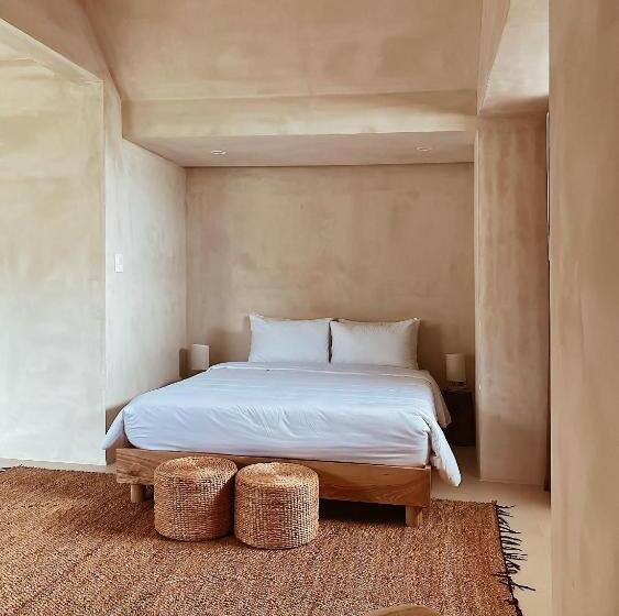 اتاق استاندارد با چشمانداز باغ, Ambergris