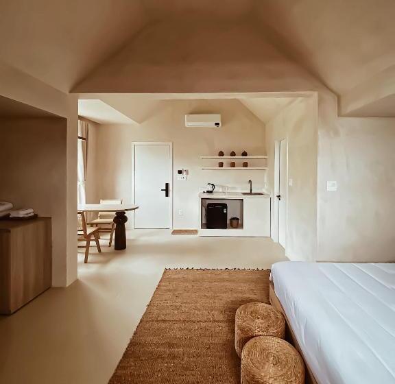 اتاق استاندارد با چشمانداز باغ, Ambergris