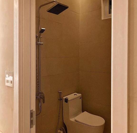 اتاق خانوادگی, Ambergris