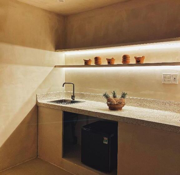 اتاق خانوادگی, Ambergris