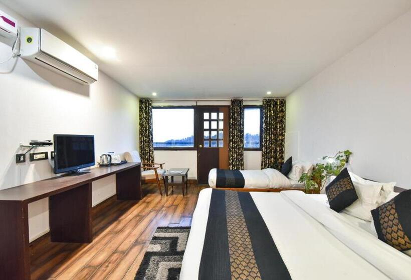 اتاق استاندارد سه تخته با بالکن, M Bar And Restaurant