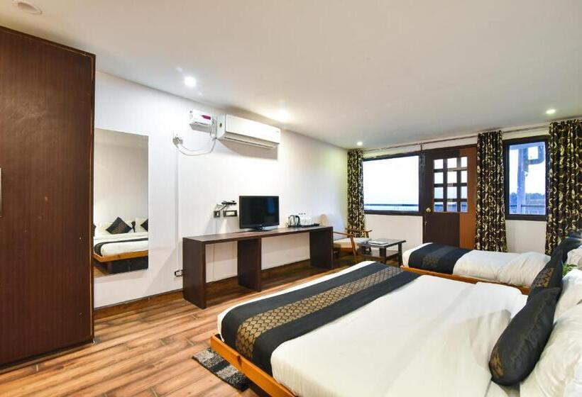 اتاق استاندارد سه تخته با بالکن, M Bar And Restaurant