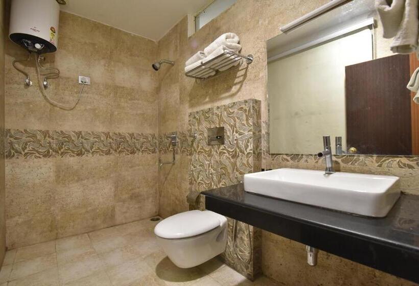 اتاق استاندارد سه تخته با بالکن, M Bar And Restaurant