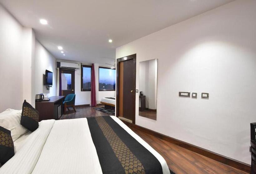 اتاق استاندارد چهارنفره با بالکن, M Bar And Restaurant