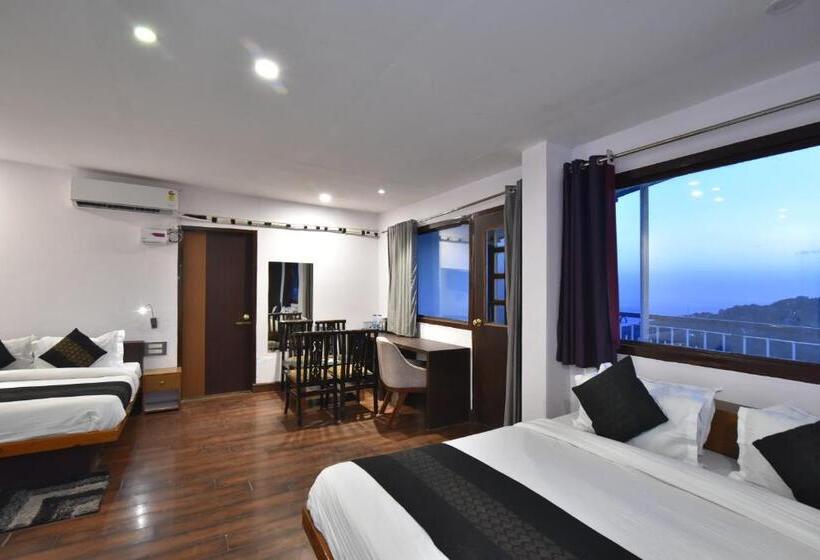 اتاق استاندارد چهارنفره با بالکن, M Bar And Restaurant