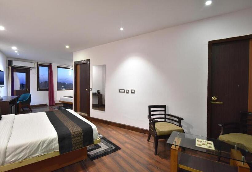 اتاق استاندارد چهارنفره با بالکن, M Bar And Restaurant