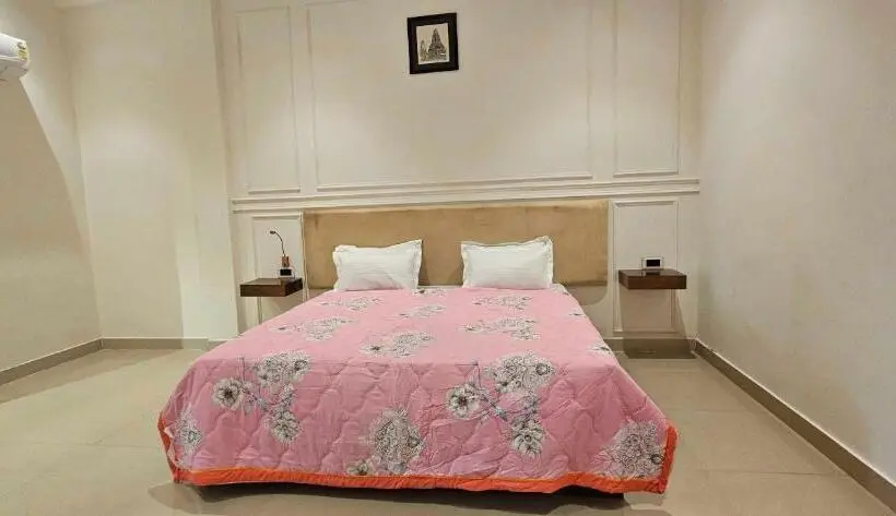 Classic Kolmen Hengen Huone, Manyawar