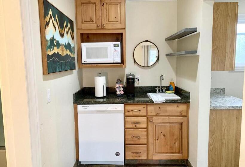 小型套房, Moose And Maple Lodge