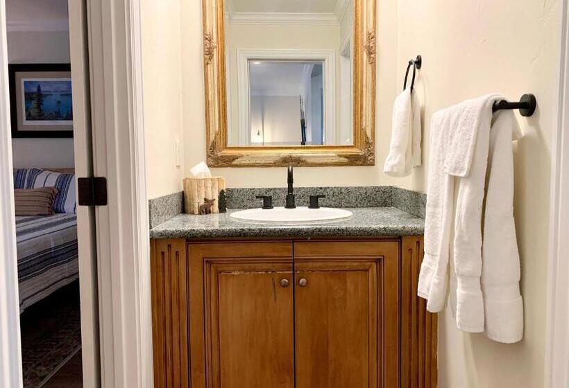 小型套房, Moose And Maple Lodge