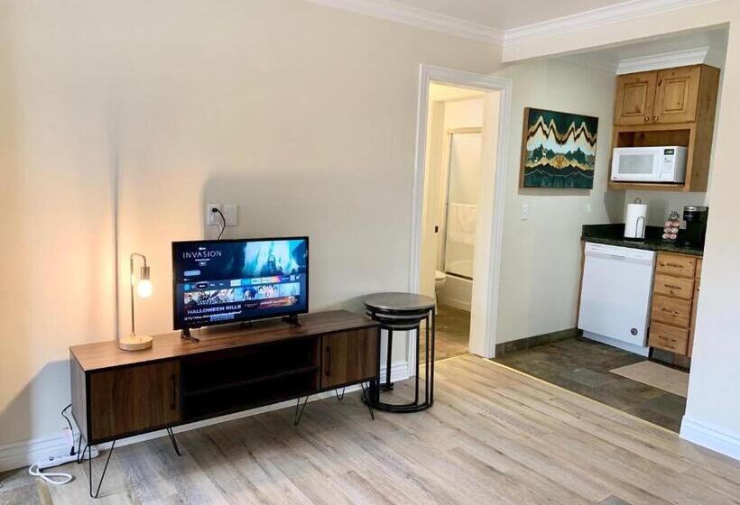 小型套房, Moose And Maple Lodge