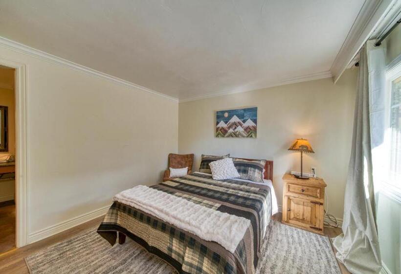 标准工作室, Moose And Maple Lodge