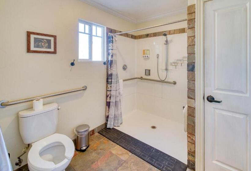 标准工作室, Moose And Maple Lodge