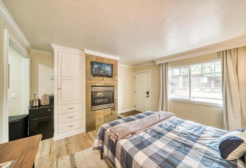 标准工作室, Moose And Maple Lodge