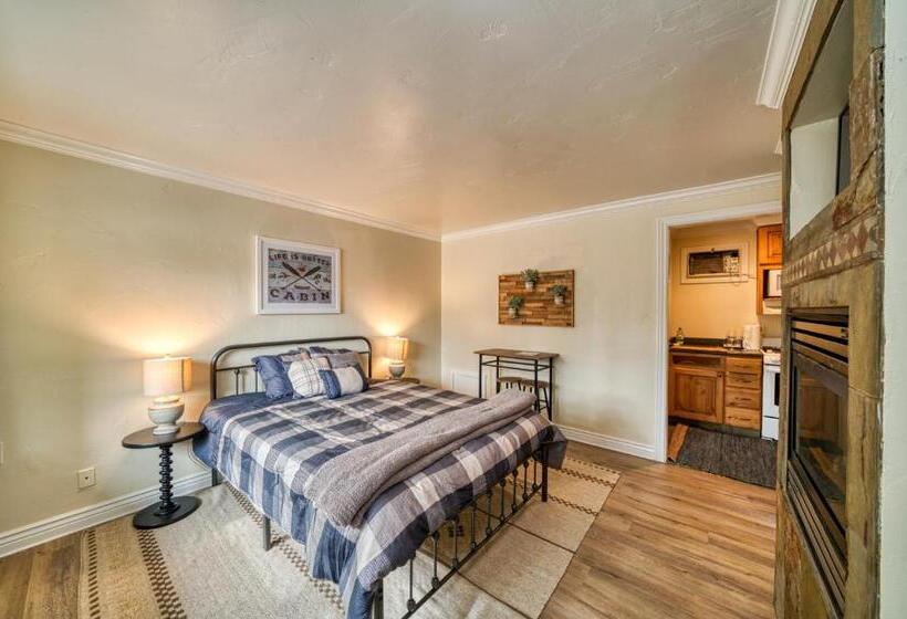 标准间, Moose And Maple Lodge