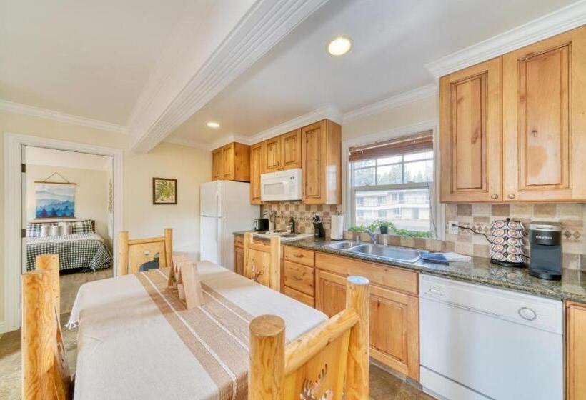 家庭套房, Moose And Maple Lodge