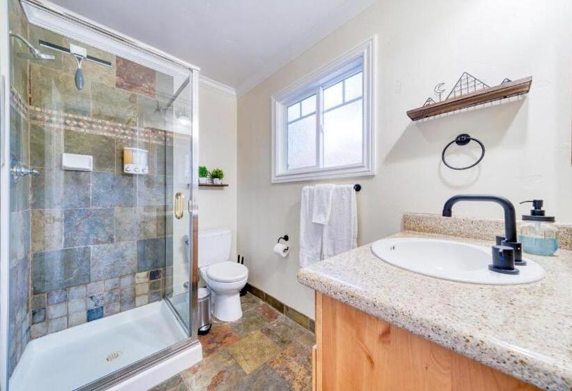 家庭套房, Moose And Maple Lodge