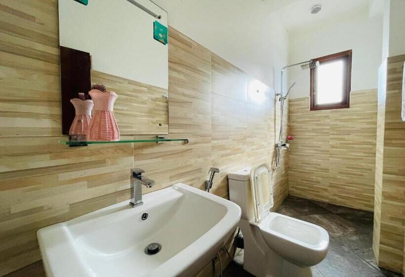Quarto Estandar, Dinu Holiday Inn