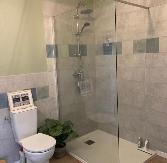 חדר משפחתי, L Eveil Des Sens