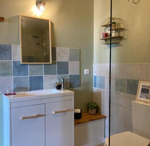 חדר משפחתי, L Eveil Des Sens