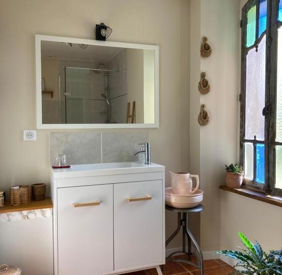 חדר סטנדרט, L Eveil Des Sens