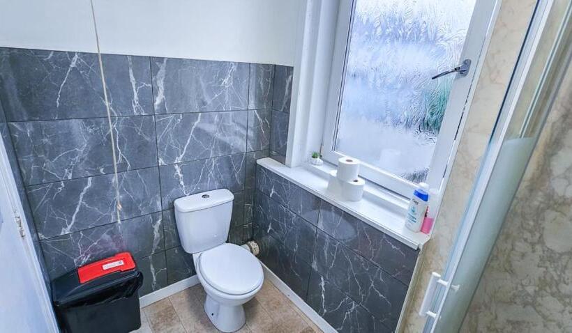 Трехместный Номер Базовый, Mystayinn Telford Guest House