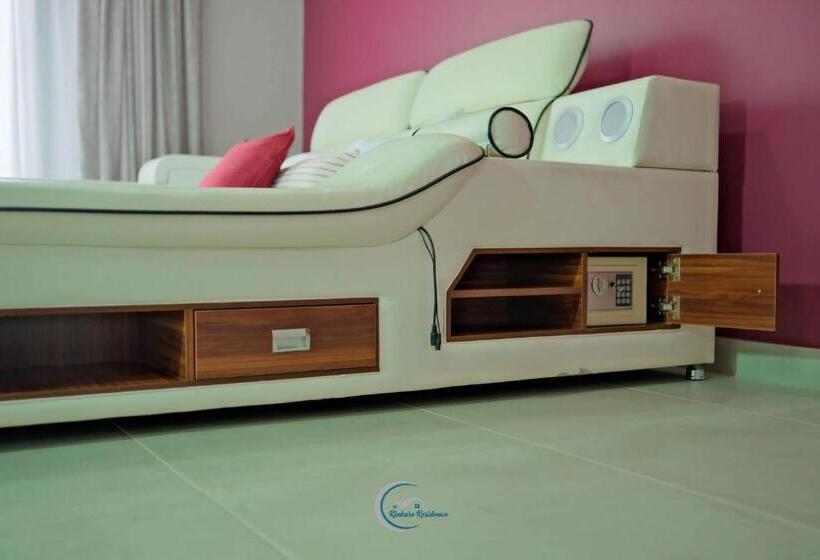 اتاق لوکس خانوادگی, Rinkase Residence