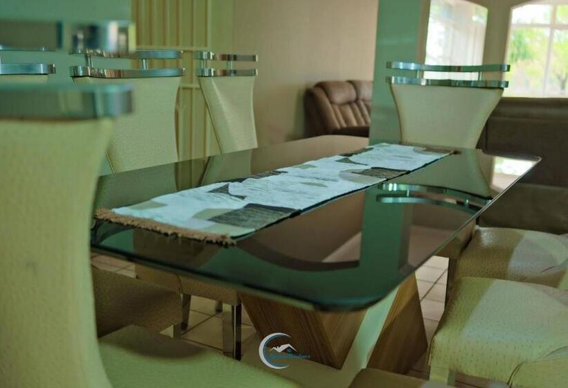 خانه 4 خوابه, Rinkase Residence