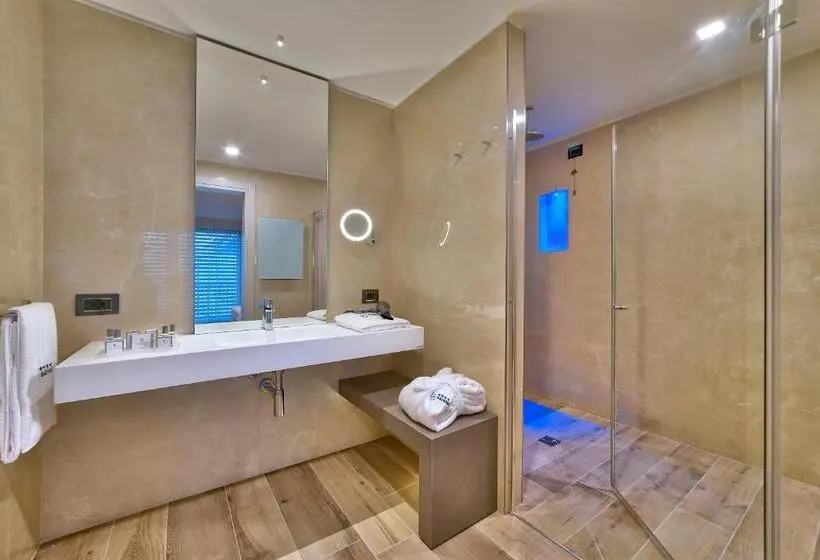 Premium-huone Järvinäkymä, Villa Remo By Hotel Galvani
