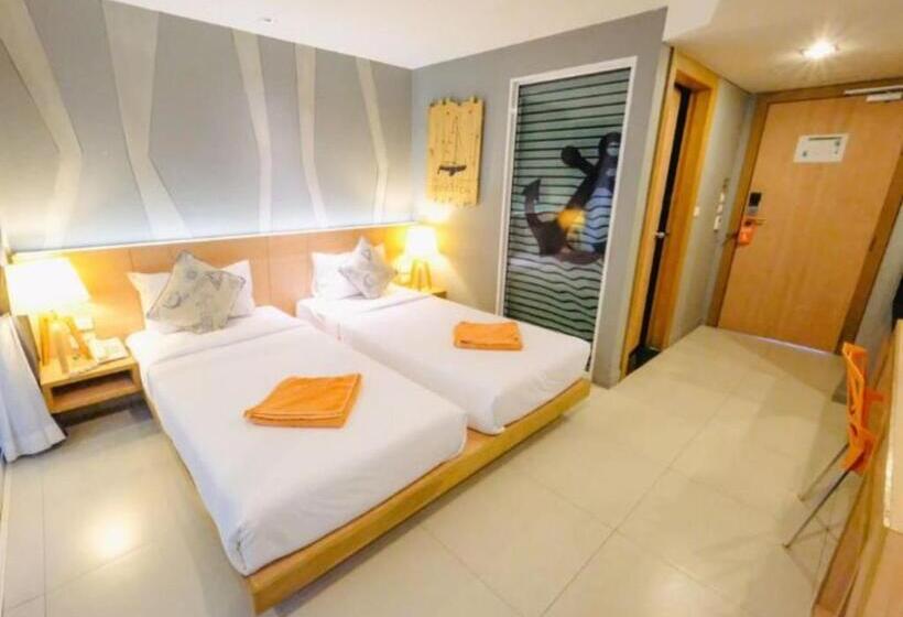 스탠다드 룸, Mad Monkey Phuket